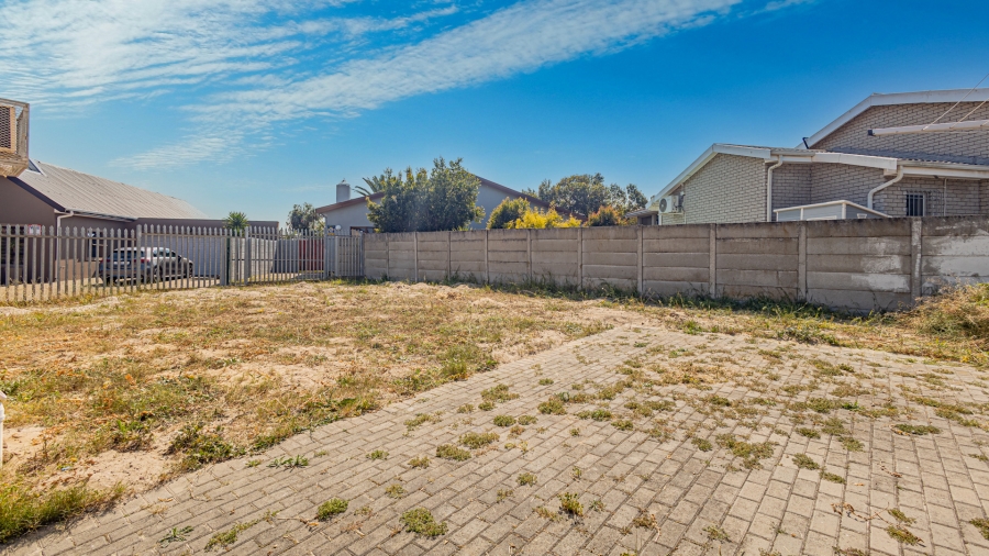 3 Bedroom Property for Sale in Loucharmante Western Cape